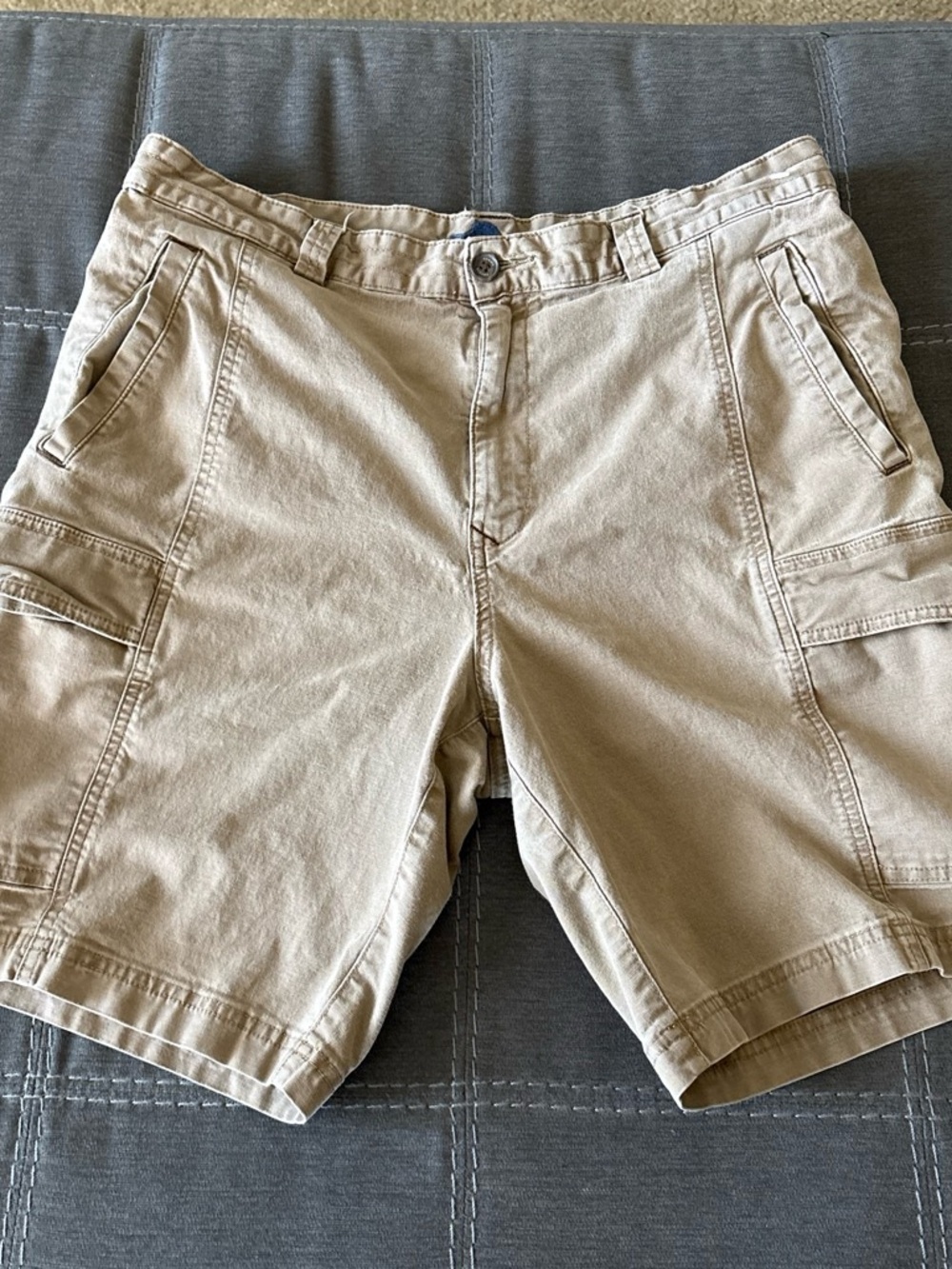 Tommy Bahama man’s beige cotton Cargo Shorts with Multiple Pockets. 35
